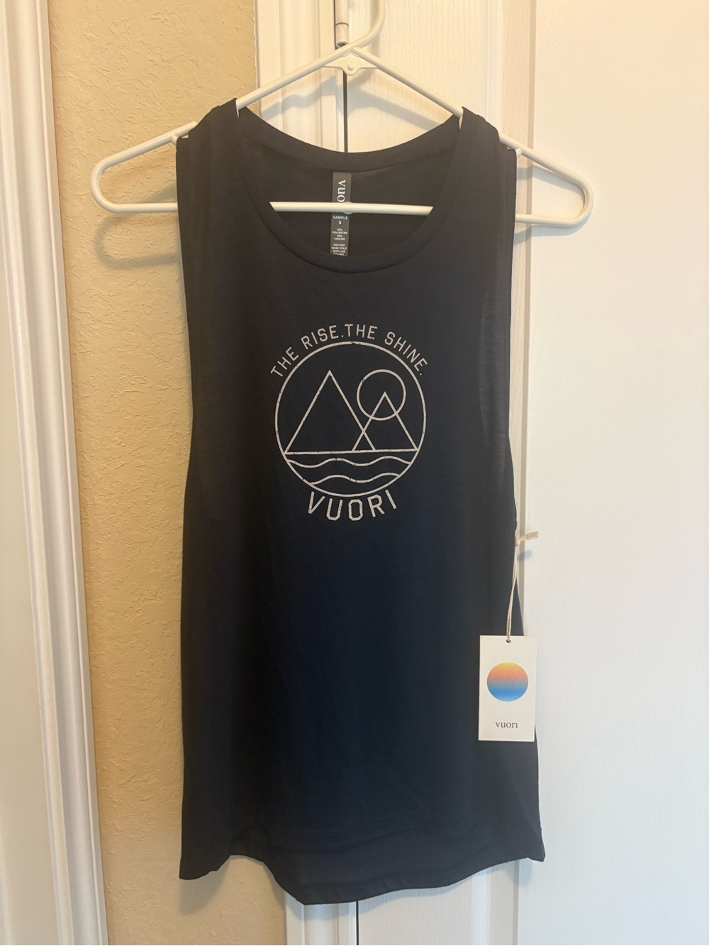 Vuori navy blue Graphic Tank top NWT